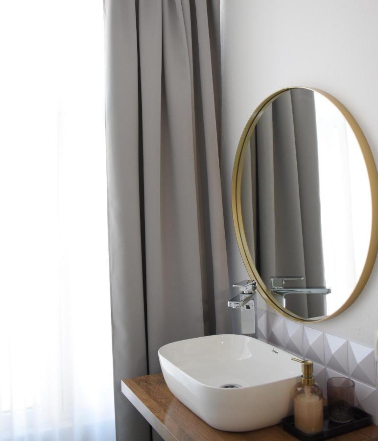 Feels Like Home Studio Apartments - Flh Albania 地拉那 外观 照片